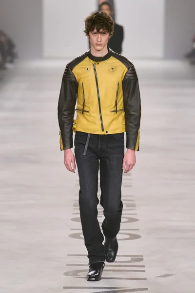 Look 28